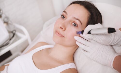 young-woman-getting-facial-skincare-treatment-min young-woman-getting-facial-skincare-treatment-min